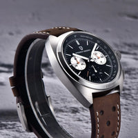 Branco com pulseira de couro preto